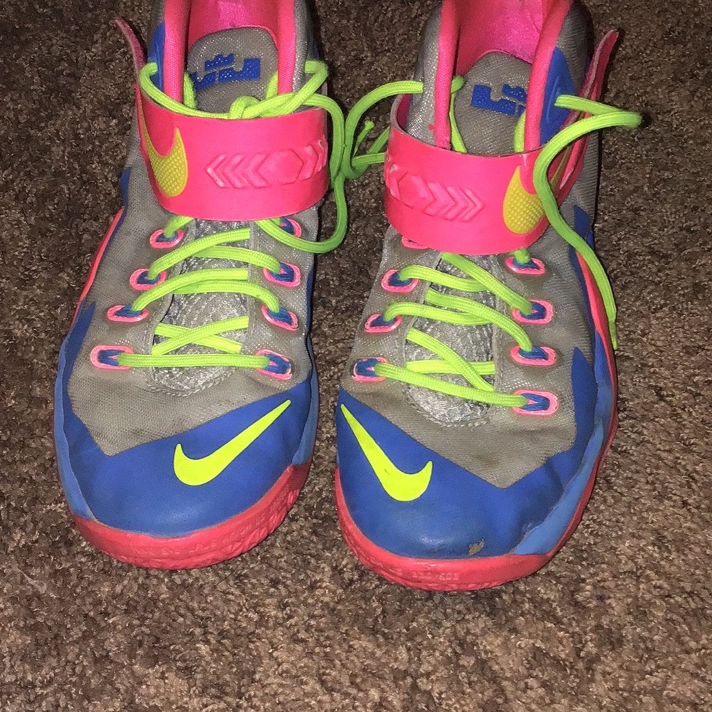 Lebron basketball shoes